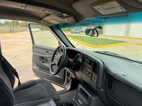 Used 2001 Chevrolet Silverado 1500 LS w/ Firm Ride Suspension Pkg RWD image 22