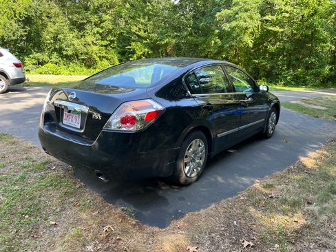 Used 2010 Nissan Altima 2.5 S image 2