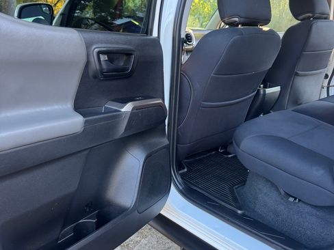 Used 2023 Toyota Tacoma SR5 w/ Technology Package AWD/4WD image 14