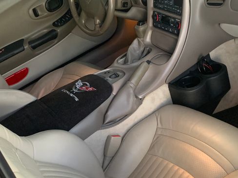 Used 2003 Chevrolet Corvette Coupe w/ Preferred Equipment Group image 10