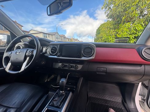 Used 2017 Toyota Tacoma SR5 w/ Tow Package RWD image 16