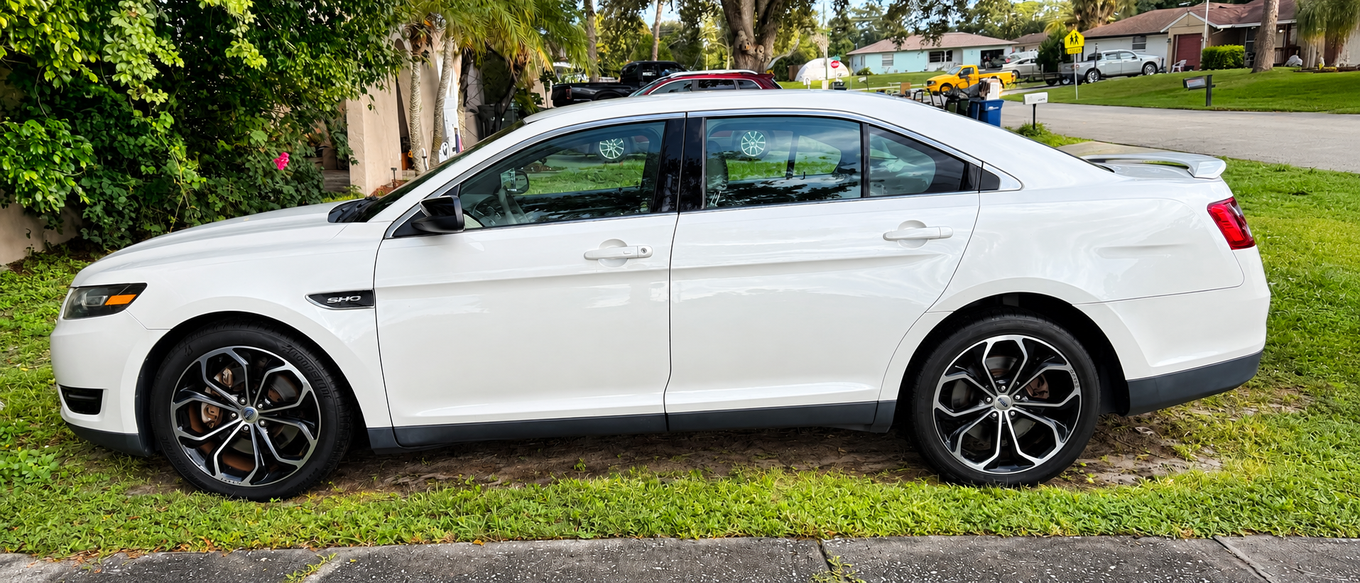 Used 2015 Ford Taurus SHO w/ Equipment Group 401A AWD/4WD image 10