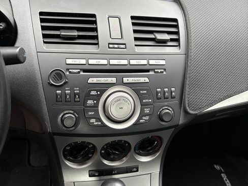 Used 2010 MAZDA MAZDA3 i Touring image 12