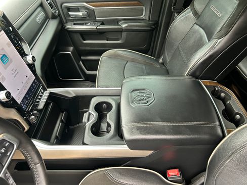 Used 2024 RAM 3500 Laramie AWD/4WD image 18