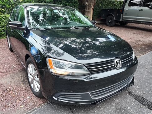 Used 2014 Volkswagen Jetta SE FWD image 1