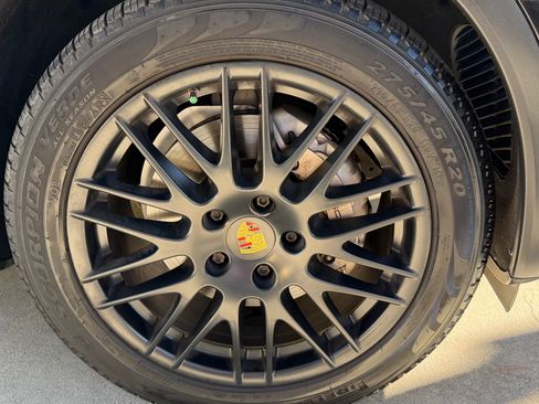 Used 2017 Porsche Cayenne S image 11