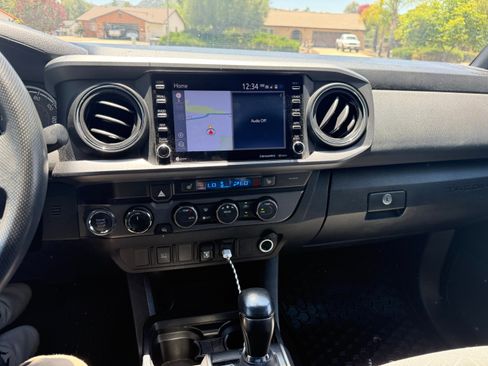 Used 2021 Toyota Tacoma TRD Sport AWD/4WD image 8