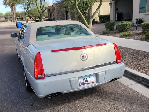 Used 2010 Cadillac DTS Platinum image 8