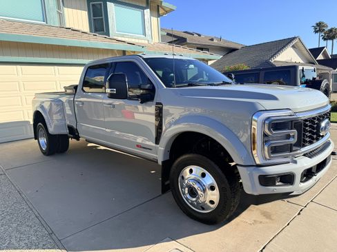 Used 2025 Ford F450 Platinum w/ FX4 Off-Road Package AWD/4WD image 1