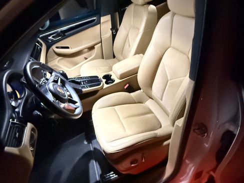 Used 2017 Porsche Macan AWD/4WD image 11