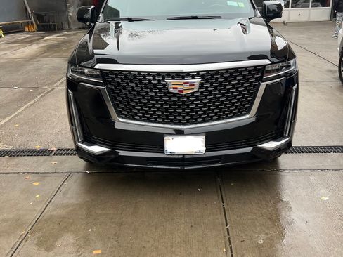 Used 2023 Cadillac Escalade ESV Premium Luxury image 12