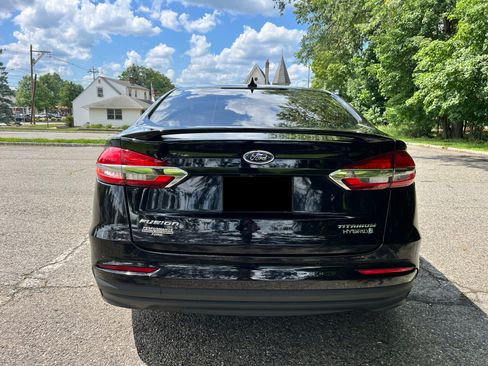Used 2019 Ford Fusion Titanium FWD image 8