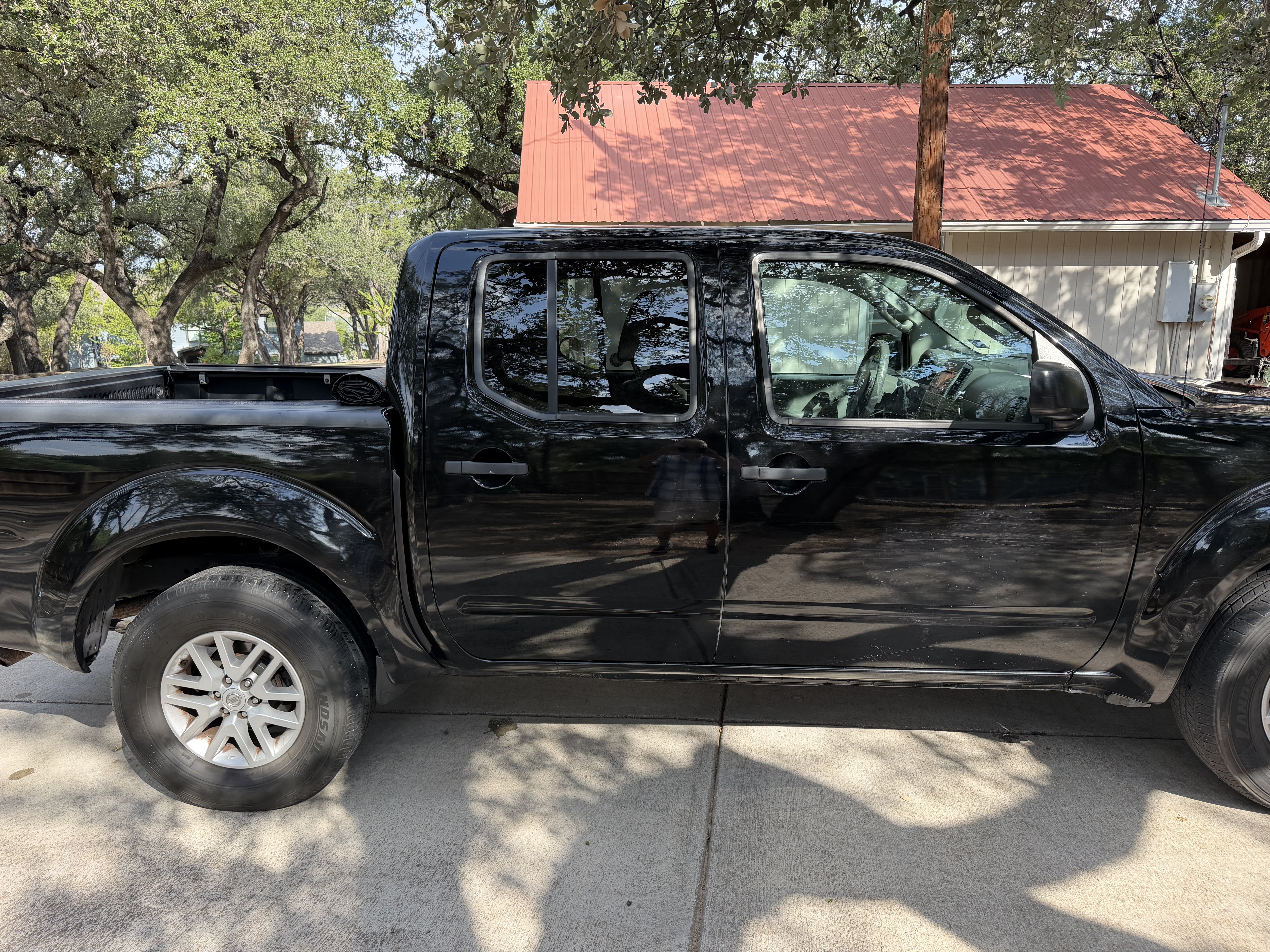 Used 2014 Nissan Frontier SV AWD/4WD image 2