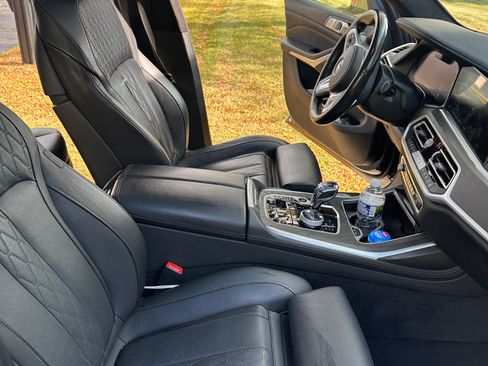 Used 2022 BMW X7 xDrive40i w/ M Sport Package AWD/4WD image 5