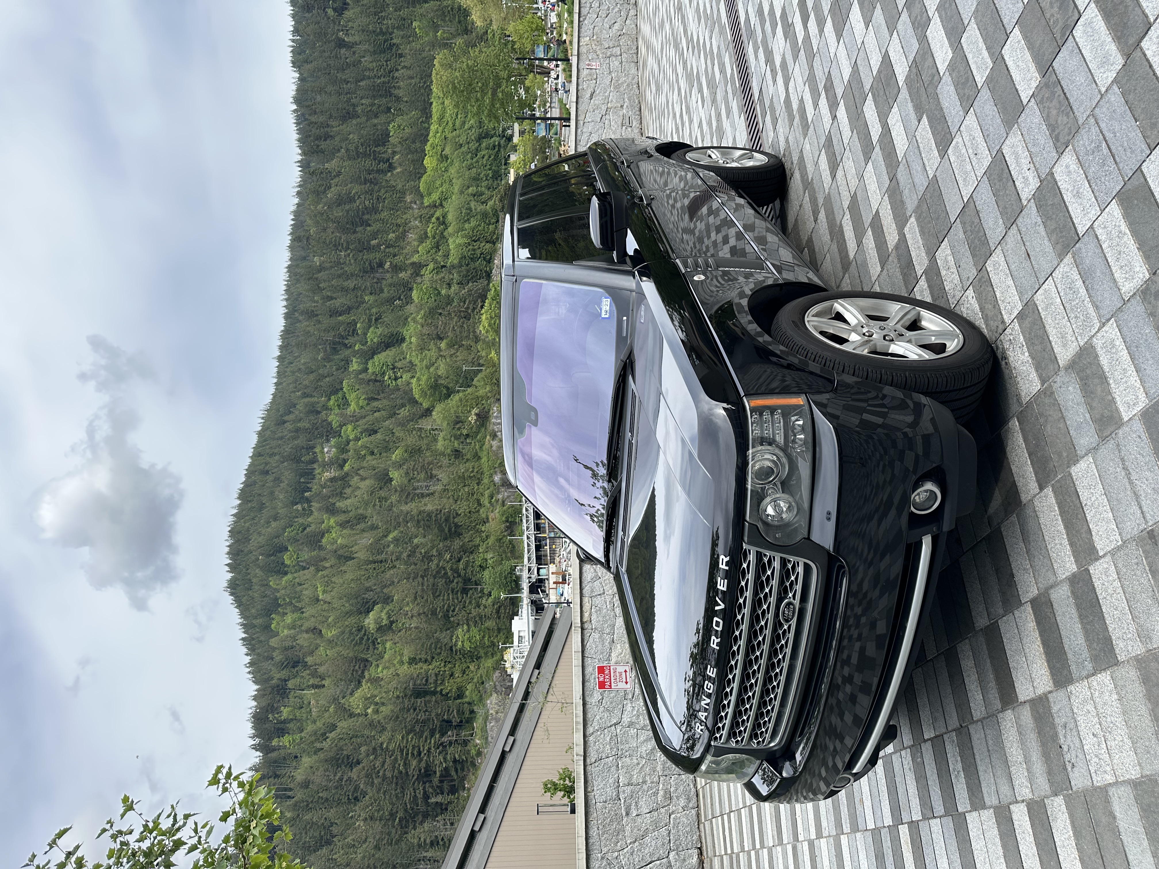 Used 2011 Land Rover Range Rover Supercharged AWD/4WD image 6