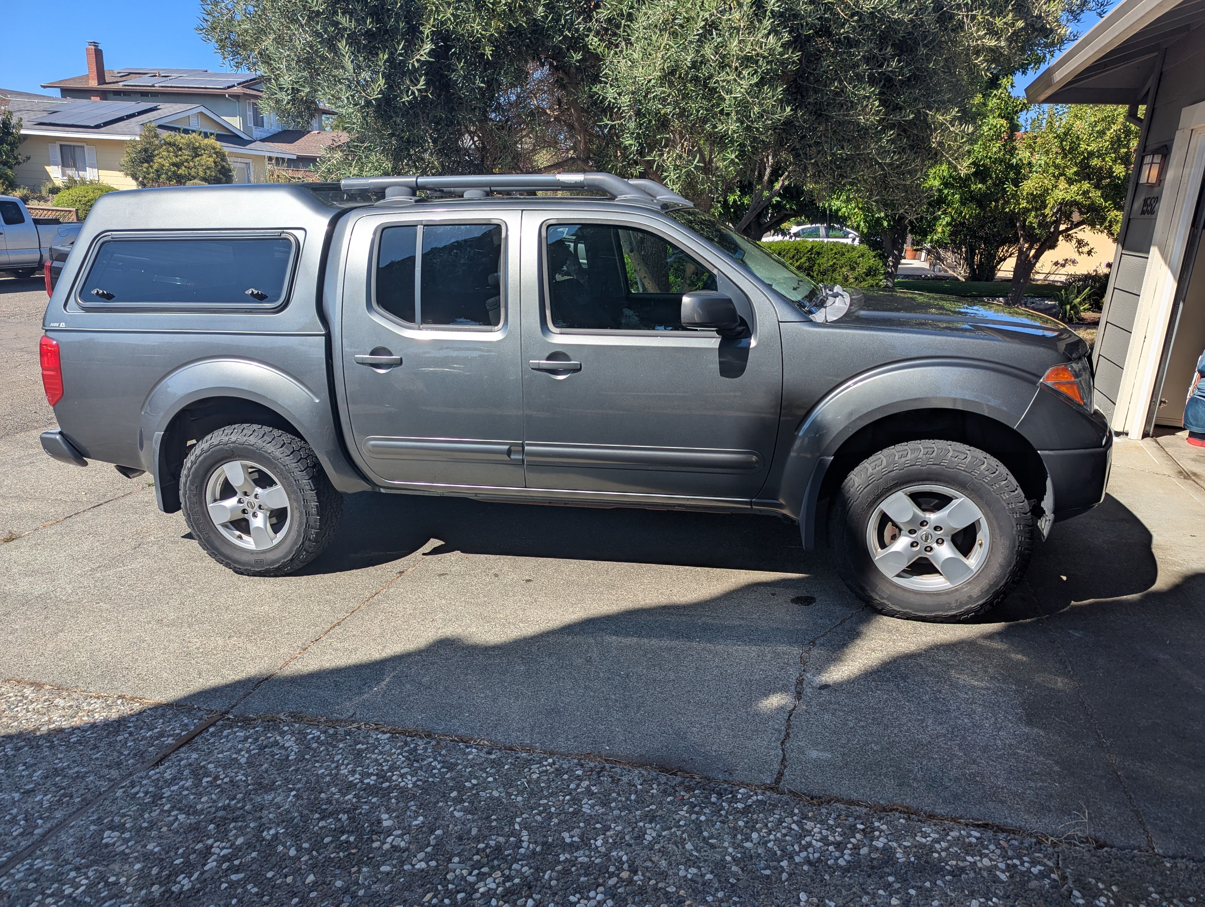 Used 2006 Nissan Frontier LE AWD/4WD image 3