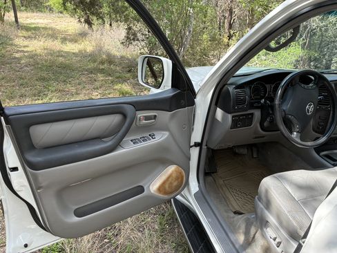 Used 2005 Toyota Land Cruiser AWD/4WD image 17