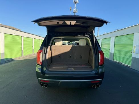 Used 2021 GMC Yukon Denali w/ LPO, Illumination Package image 5
