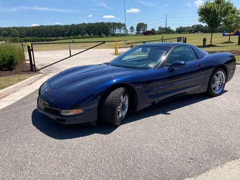 Used 2001 Chevrolet Corvette Coupe w/ Preferred Equipment Group2 image 5