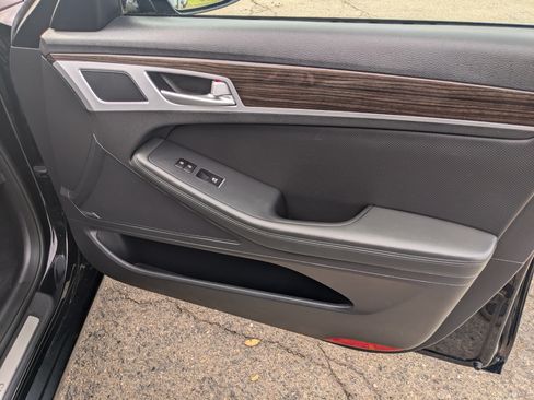 Used 2015 Hyundai Genesis 3.8 w/ Option Group 02 image 15