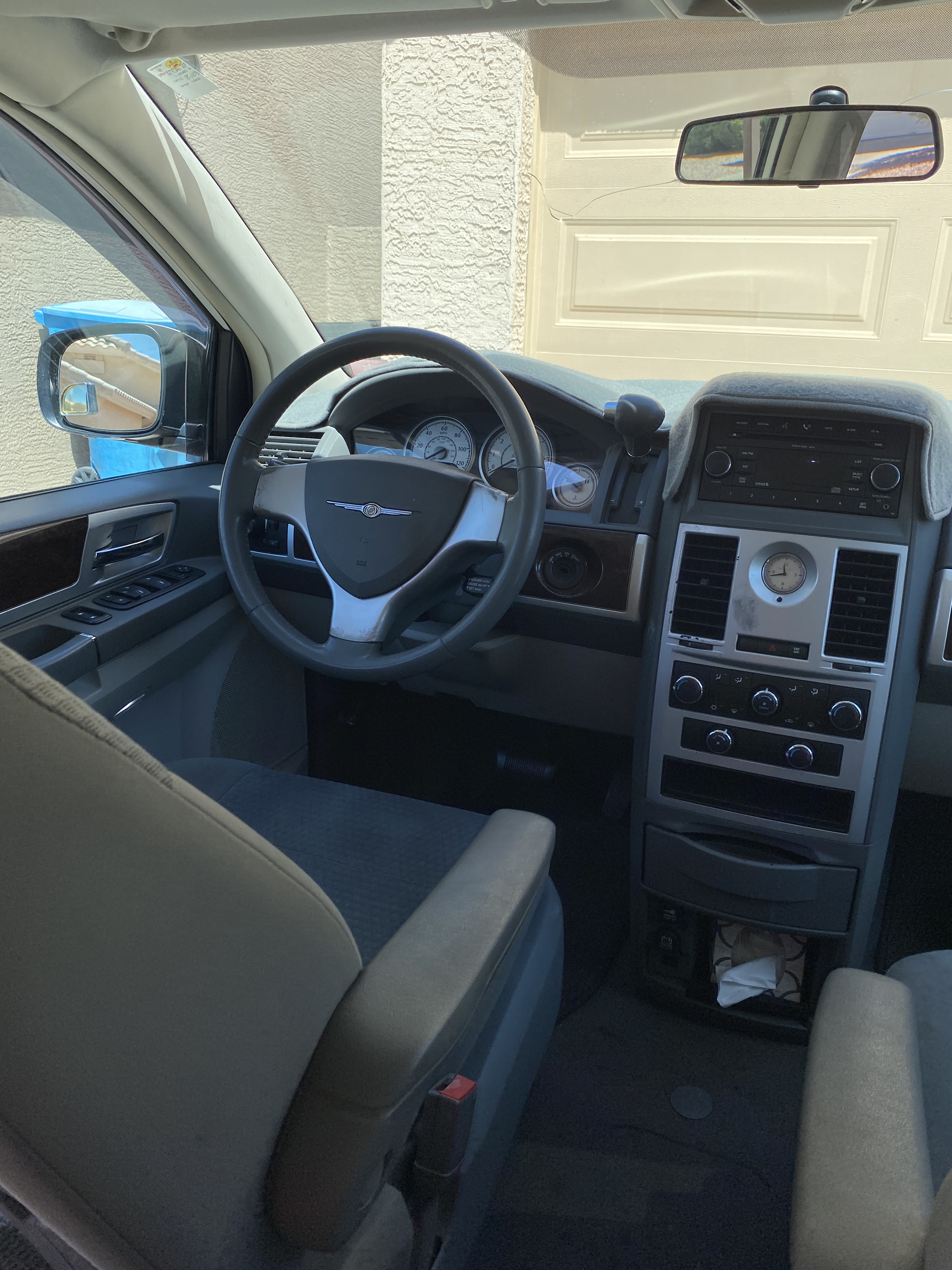 Used 2009 Chrysler Town & Country Touring FWD image 5