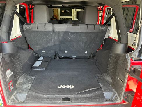 Used 2015 Jeep Wrangler Unlimited Sport w/ Quick Order Package 24S AWD/4WD image 6