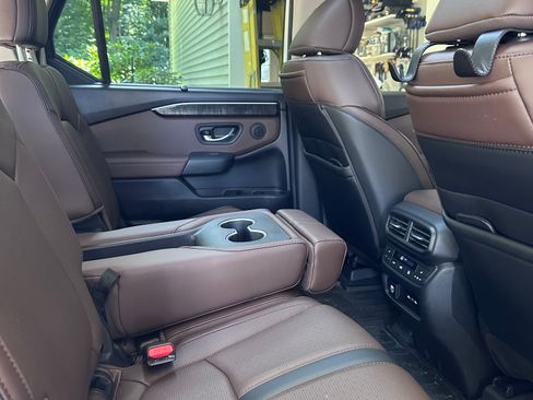 Used 2025 Honda Pilot Elite image 18