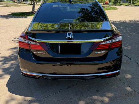 Used 2017 Honda Accord EX-L image 8
