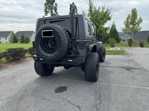Used 2014 Jeep Wrangler Unlimited Rubicon w/ Connectivity Group AWD/4WD image 4