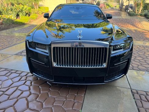 Used 2021 Rolls-Royce Ghost image 2
