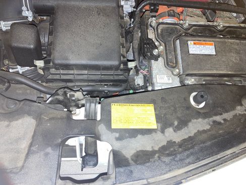 Used 2014 Toyota Prius V Two image 17