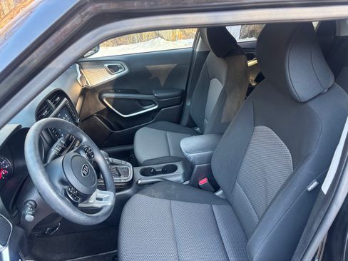 Used 2020 Kia Soul LX image 15