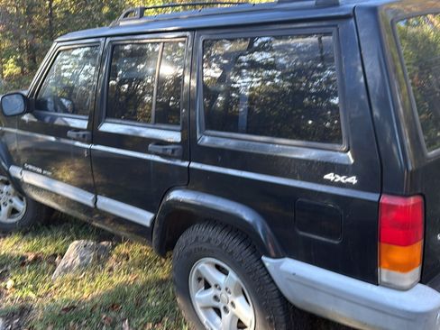 Used 2001 Jeep Cherokee Sport image 6