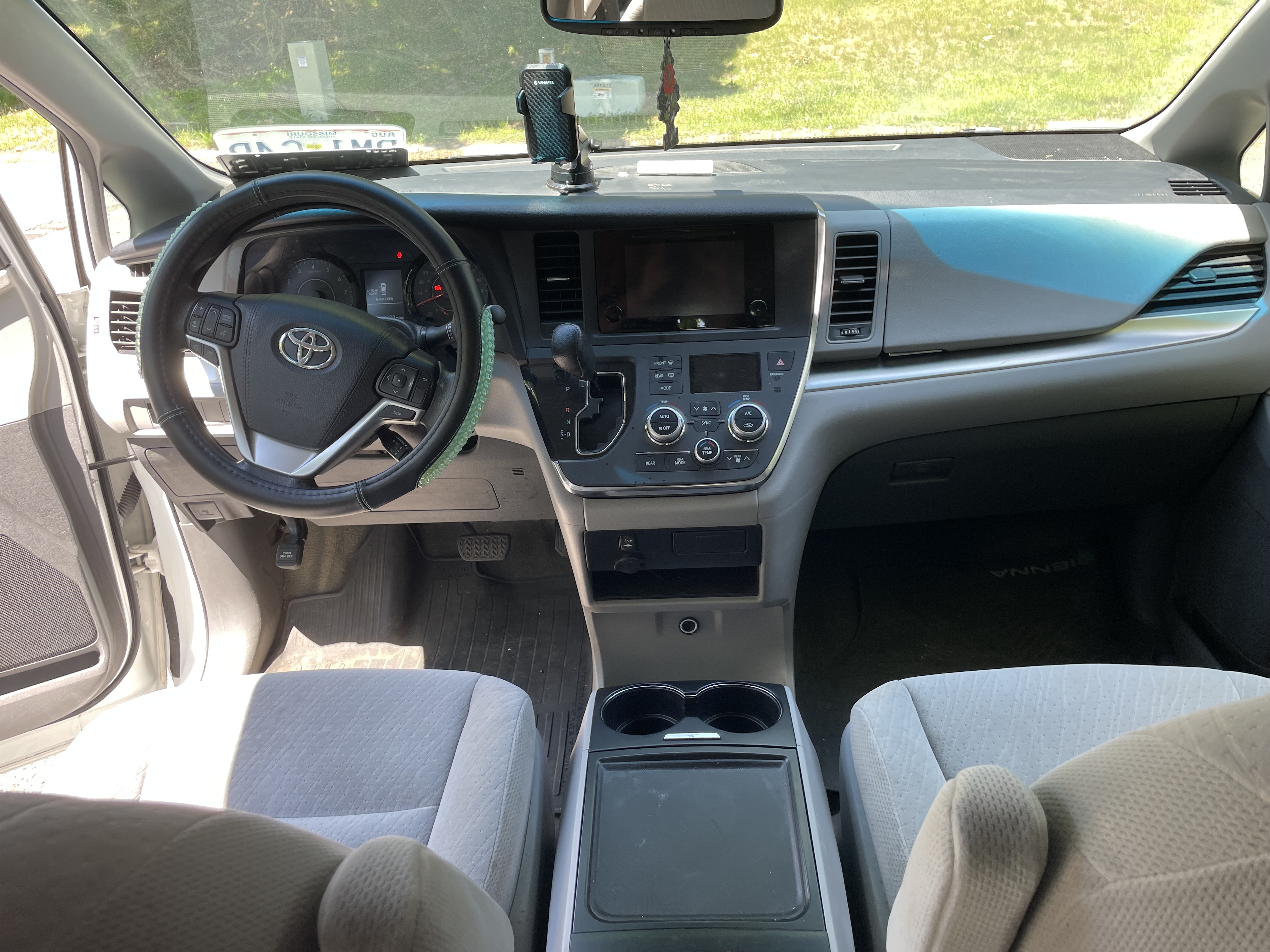 Used 2017 Toyota Sienna LE FWD image 5