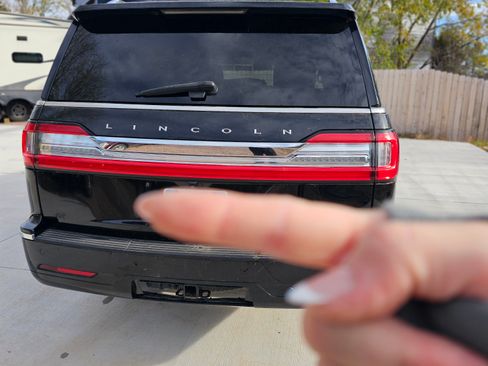 Used 2018 Lincoln Navigator L Reserve w/ Technology Package image 4