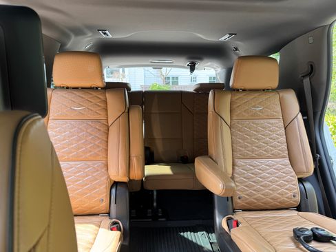 Used 2021 Cadillac Escalade Sport w/ LPO, ONYX Package image 12