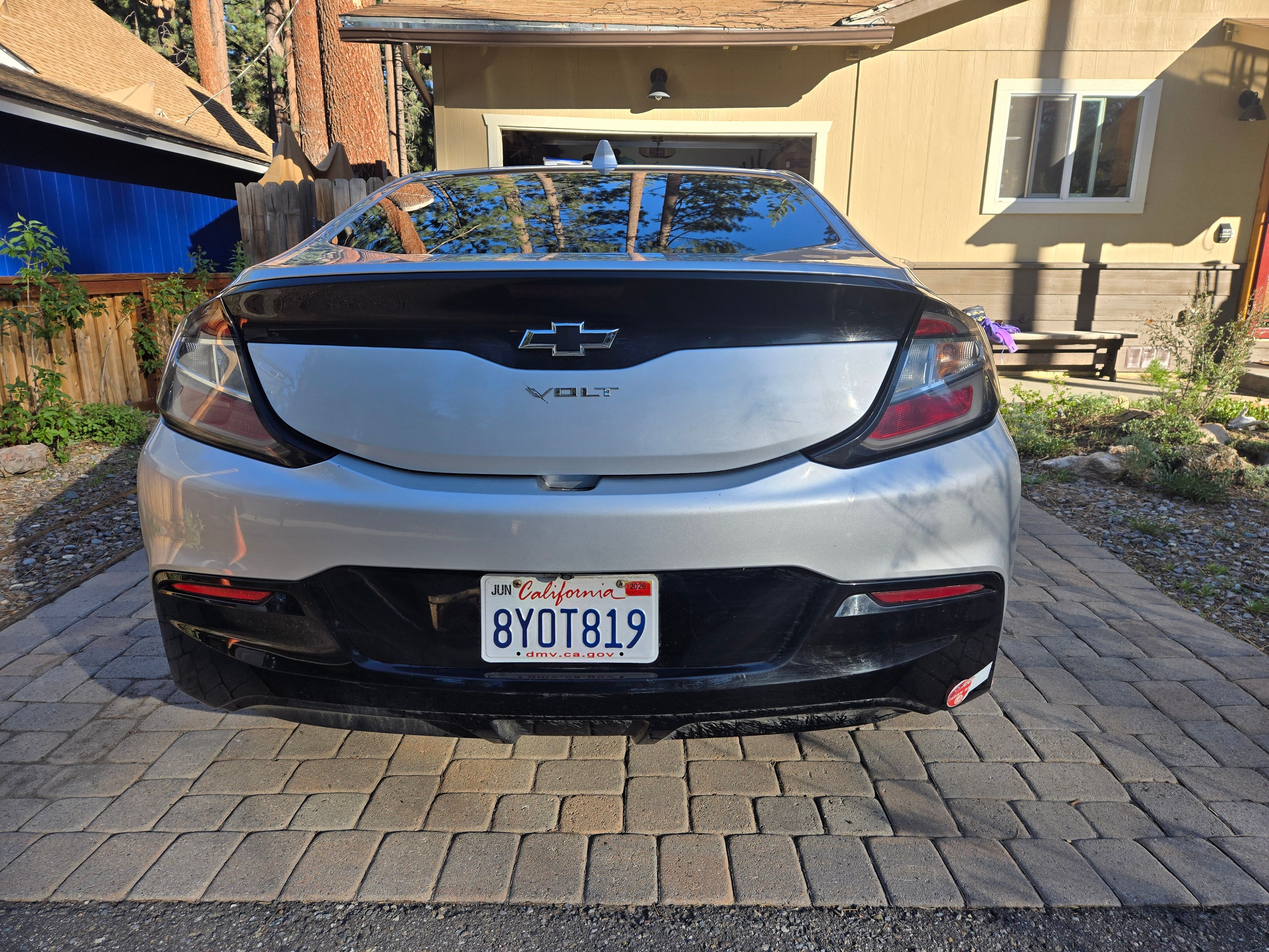Used 2018 Chevrolet Volt LT w/ Comfort Package FWD image 4