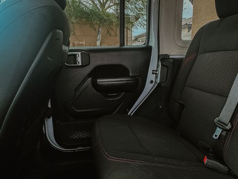 Used 2021 Jeep Wrangler Unlimited Rubicon AWD/4WD image 9