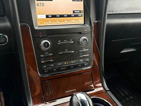 Used 2016 Lincoln Navigator Select image 11