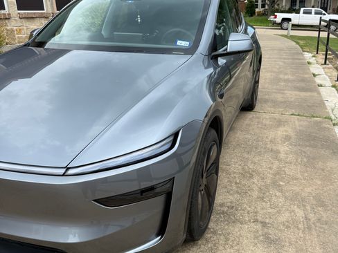 Used 2026 Tesla Model Y Long Range RWD image 11