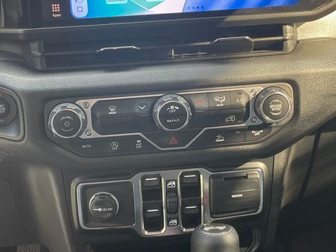 Used 2025 Jeep Wrangler Unlimited Sport AWD/4WD image 26