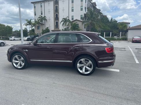 Used 2018 Bentley Bentayga Onyx Edition image 6