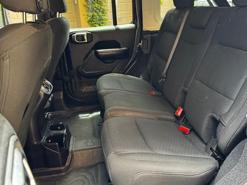 Used 2018 Jeep Wrangler Unlimited Sport S AWD/4WD image 15