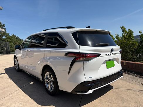Used 2022 Toyota Sienna XSE w/ XSE Plus Package AWD/4WD image 5