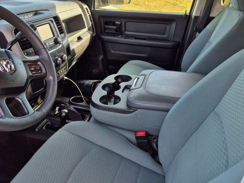 Used 2018 RAM 2500 Tradesman w/ Chrome Appearance Group image 17