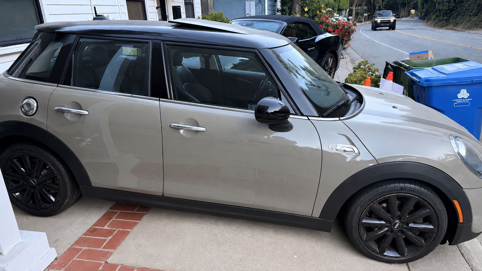 Used 2019 MINI Cooper S w/ Signature Upholstery Package FWD image 4