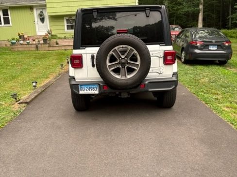 Used 2022 Jeep Wrangler Unlimited Sahara w/ LED Lighting Group AWD/4WD image 5