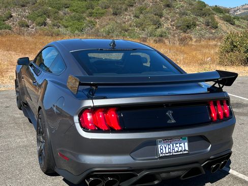 Used 2021 Ford Mustang Shelby GT500 w/ Carbon Fiber Track Pack RWD image 4