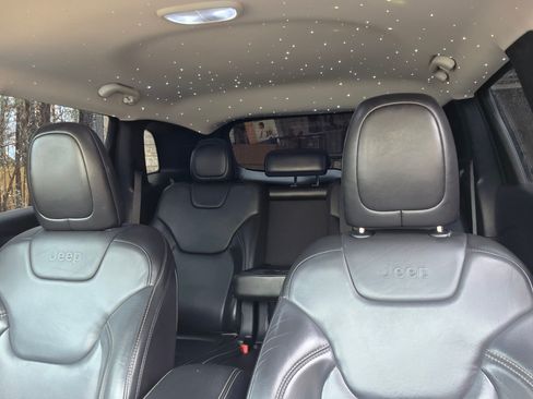 Used 2018 Jeep Cherokee Limited image 9