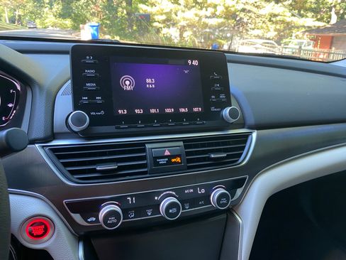 Used 2018 Honda Accord LX image 18